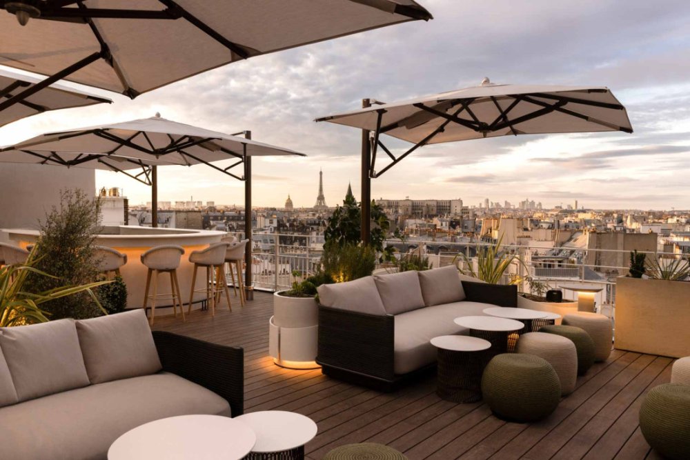 Descubra os 10 rooftops em Paris onde o vinho é uma experiência imperdível Foto: Reprodução