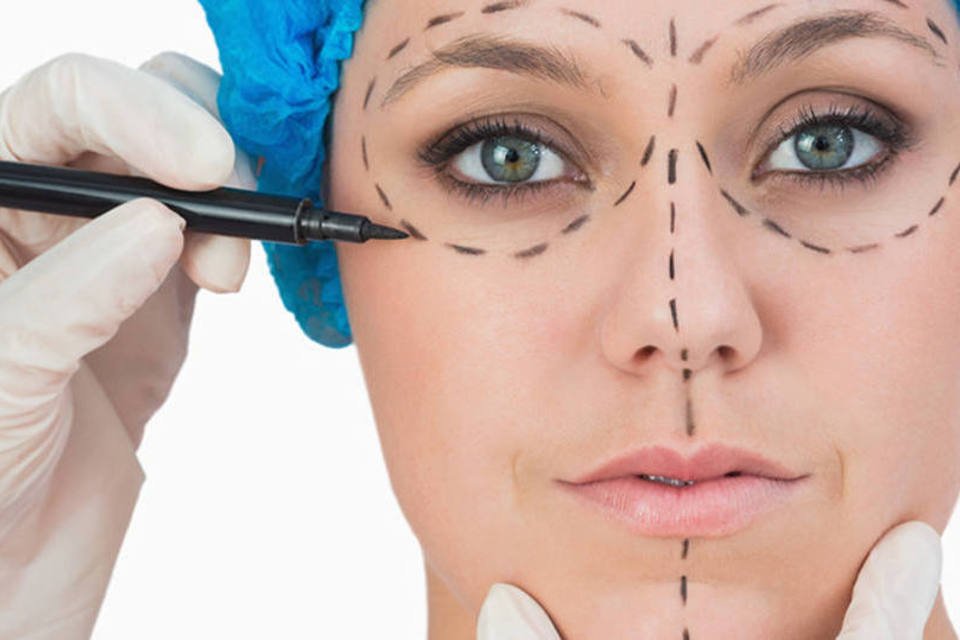 A cirurgia plástica pode, sim, atender desejos legítimos, desde que haja escuta, preparo e paciência (Foto: Thinkstock/Getty Images)