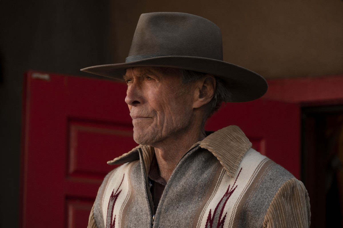 Clint Eastwood destaca ator que o inspirou e diz que filmes foram feitos para ele Clint Eastwood em cena do filme 'Cry macho' (Foto: Divulgação)