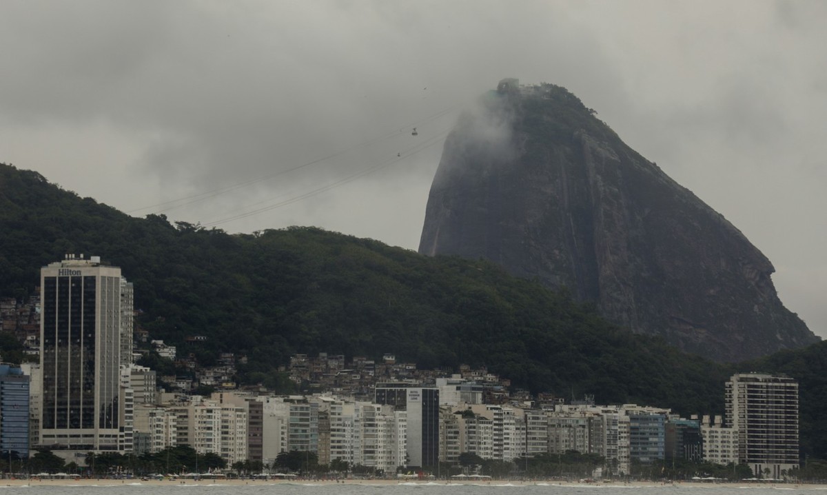 Rio tem céu nublado e temperatura máxima de 26°C nesta segunda-feira Semana começa no Rio com tempo nublado e temperatura máxima próxima a 25°C (Foto: Gabriel de Paiva/ Agência O Globo / Arquivo)