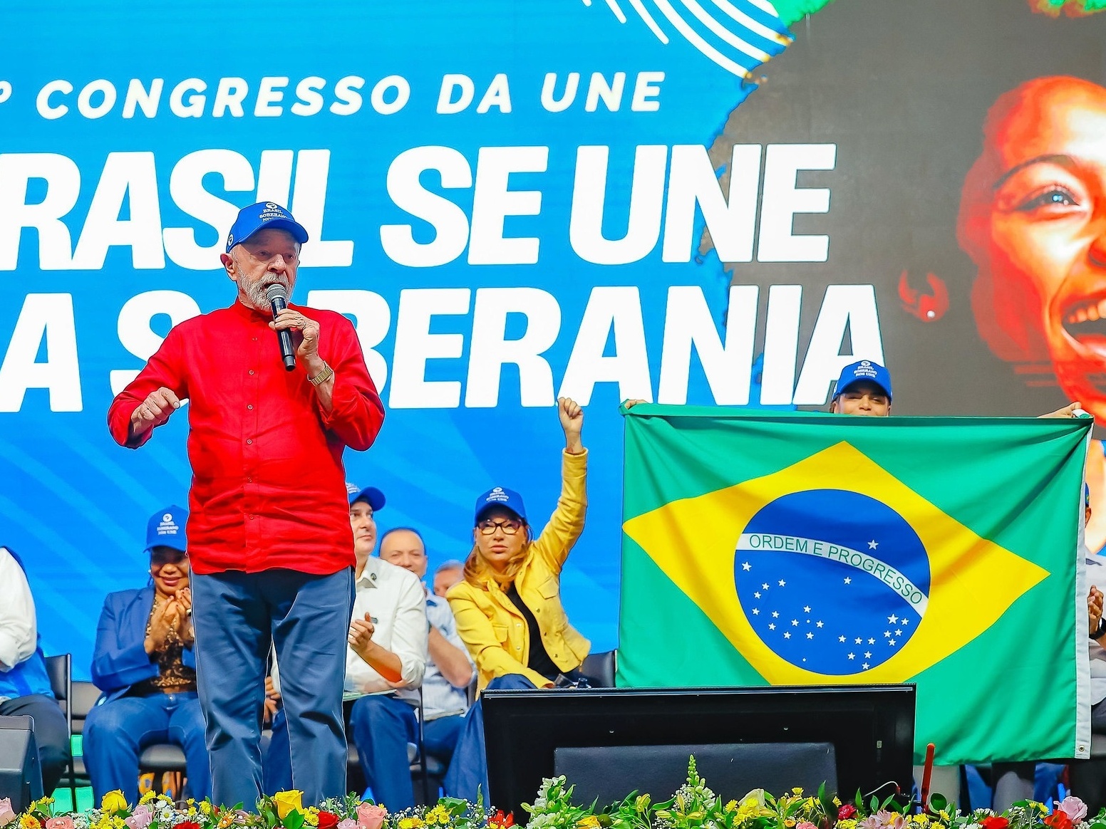 Lula no congresso da UNE: bandeira do Brasil volta ao centro do palco (Foto: Ricardo Stuckert / PR)