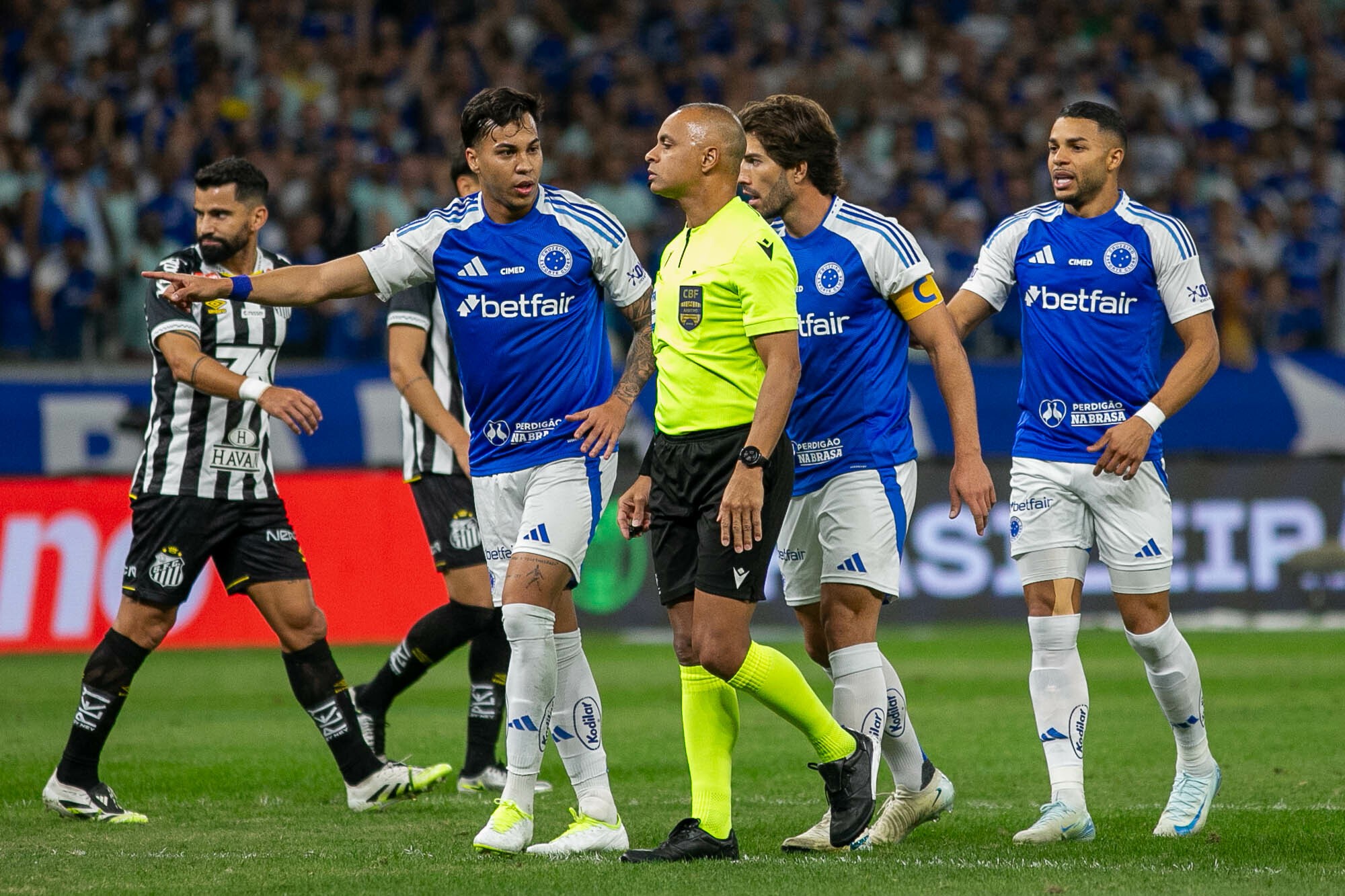 Cássio critica arbitragem após derrota: 'Jogamos contra 12' Foto: Reprodução