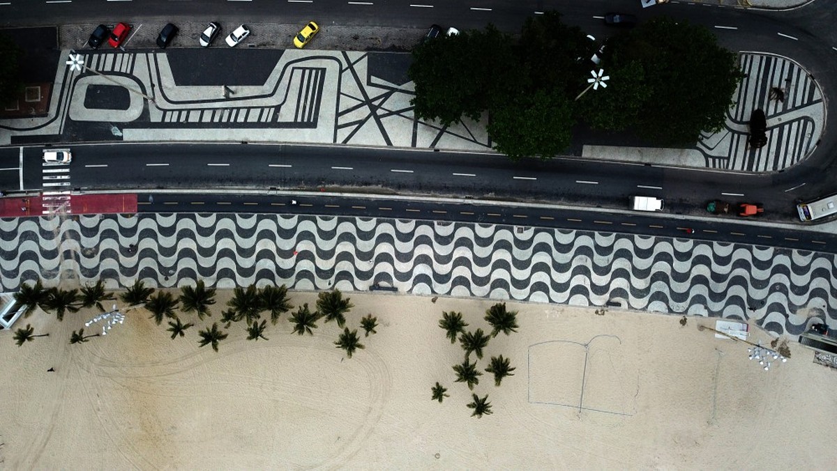 Copacabana renasce como um espaço plural e vibrante com o 'Cantinho da Alegria' Calçadão de Copacabana, um dos projetos assinados por Burle Marx no Rio (Foto: Custódio Coimbra/Agência O Globo)