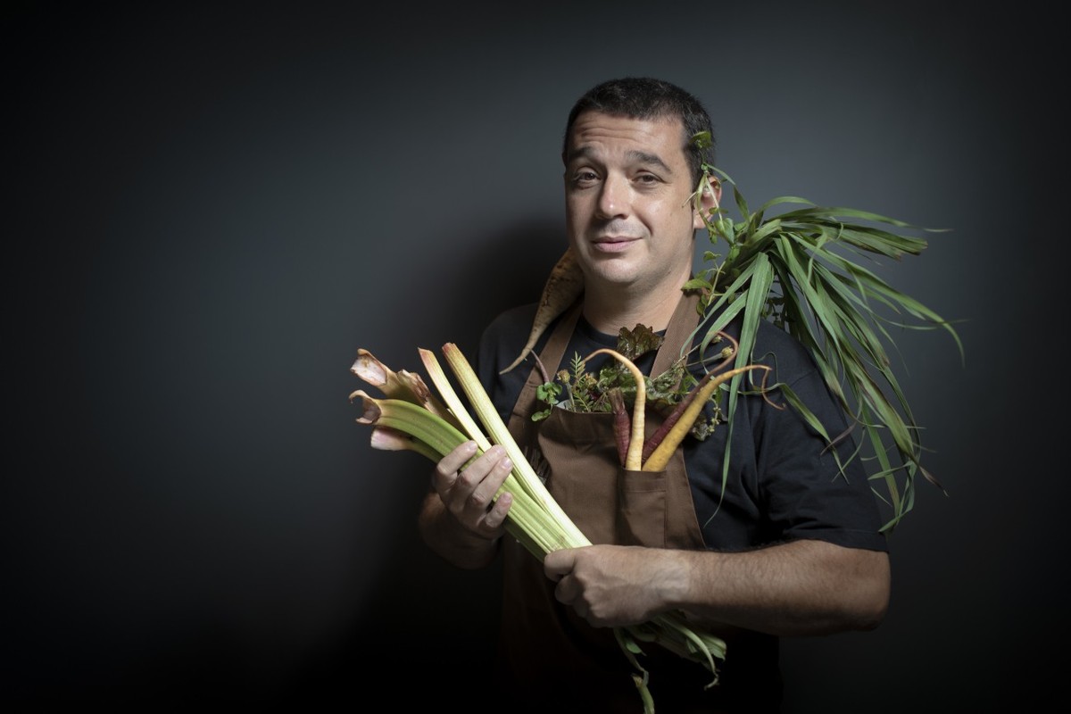 Rafa Costa e Silva destaca Lasai como único brasileiro entre os 50 melhores do mundo Chef Rafa Costa e Silva, do Lasai, restaurante com duas estrelas Michelin e único brasileiro no 50 Best Restaurants (Foto: Leo Martins)
