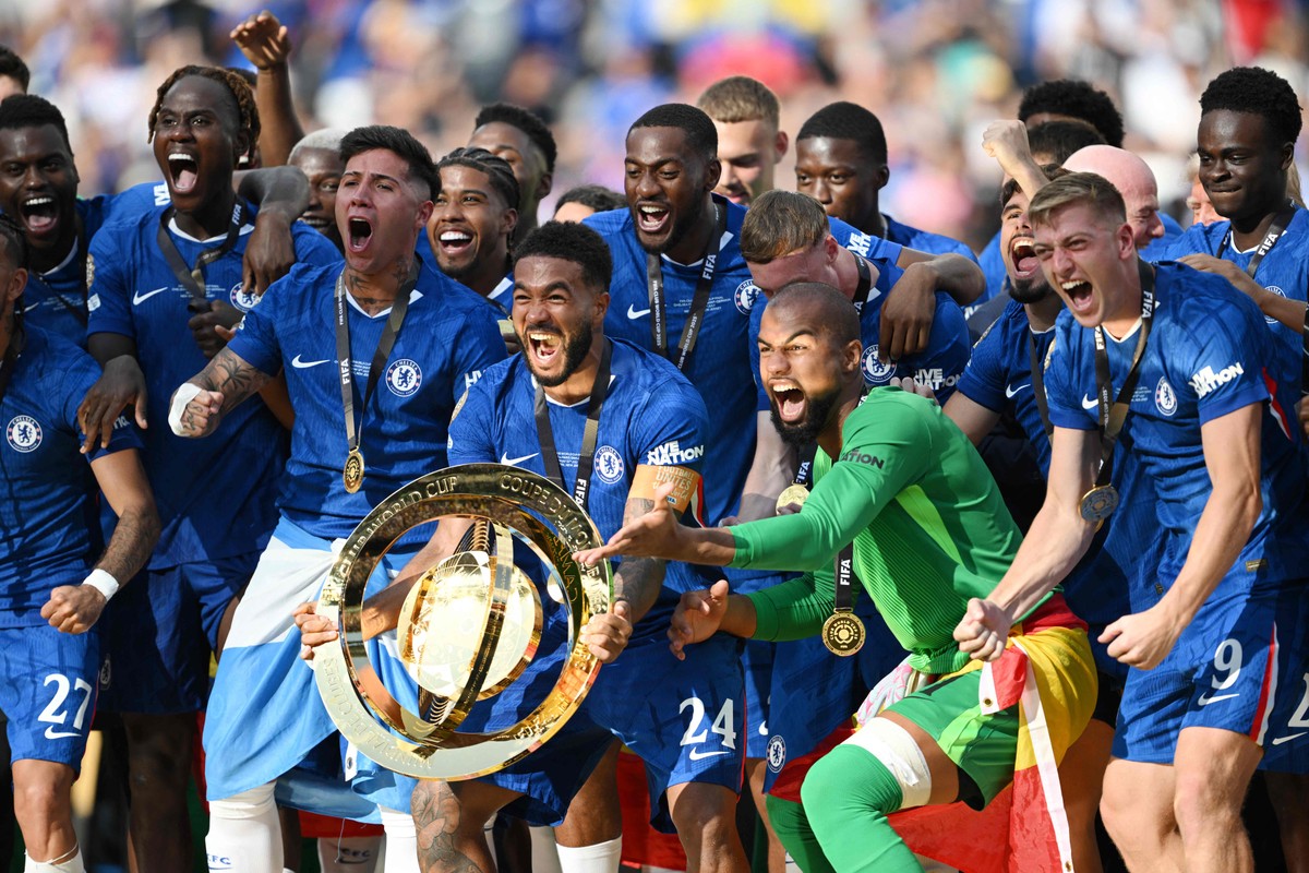 Jogadores do Chelsea comemoram o título da Copa do Mundo de Clubes (Foto: ANGELA WEISS / AFP)