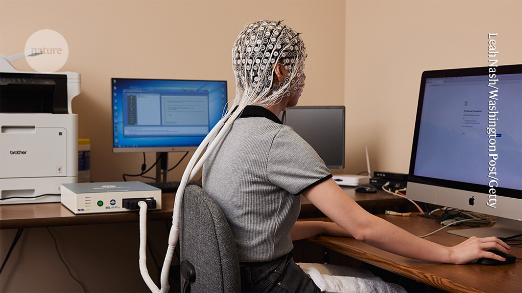 Estudo revela impacto do uso do ChatGPT na atividade cerebral humana A eletroencefalografia pode ser usada para estudar a atividade cerebral enquanto as pessoas realizam tarefas com e sem a ajuda de chatbots como o ChatGPT. (Foto: Leah Nash/Washington Post/Getty)