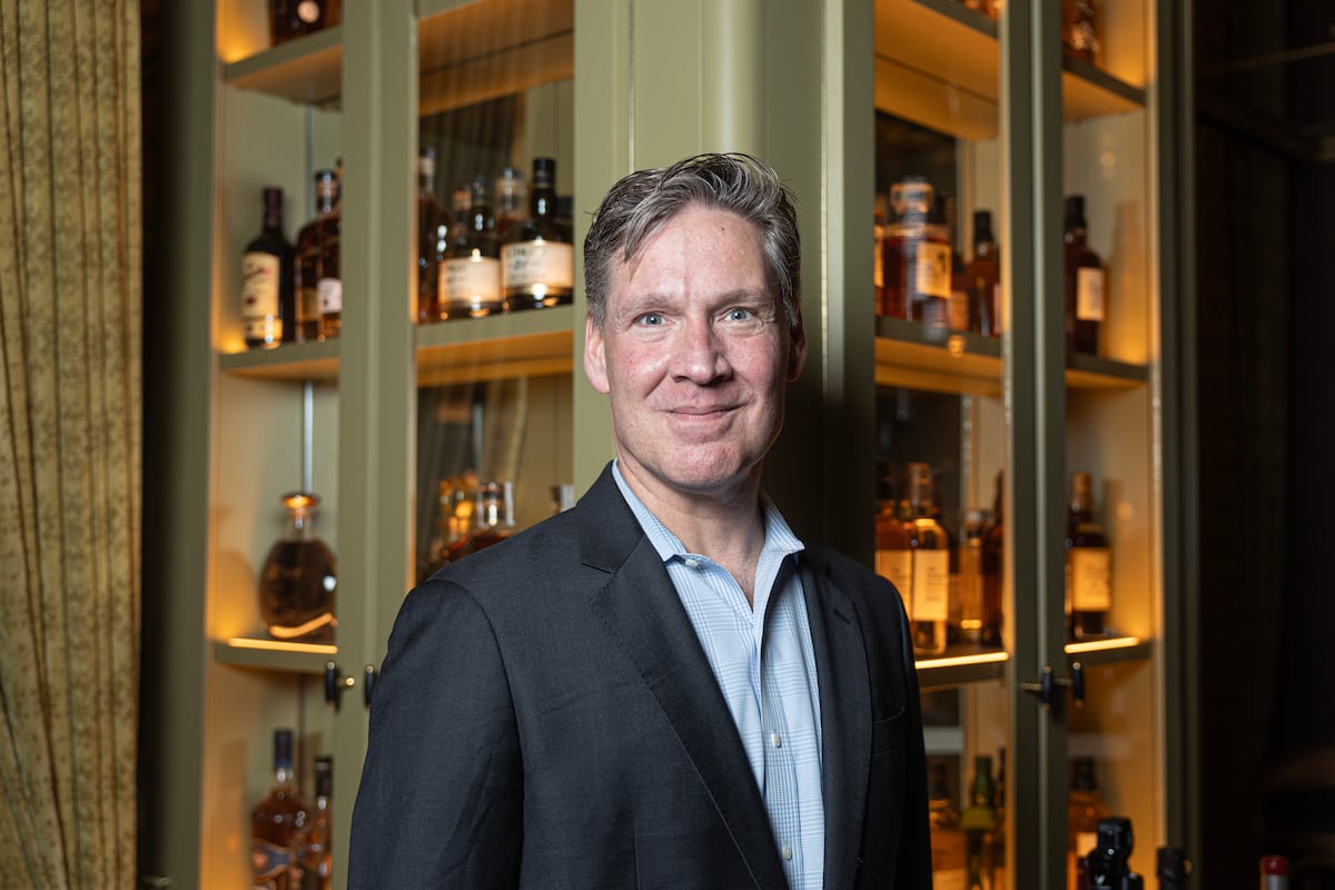 Greg Lambrecht, criador de Coravin, retratado em The Library (Madrid). (Foto: Pablo Monge)