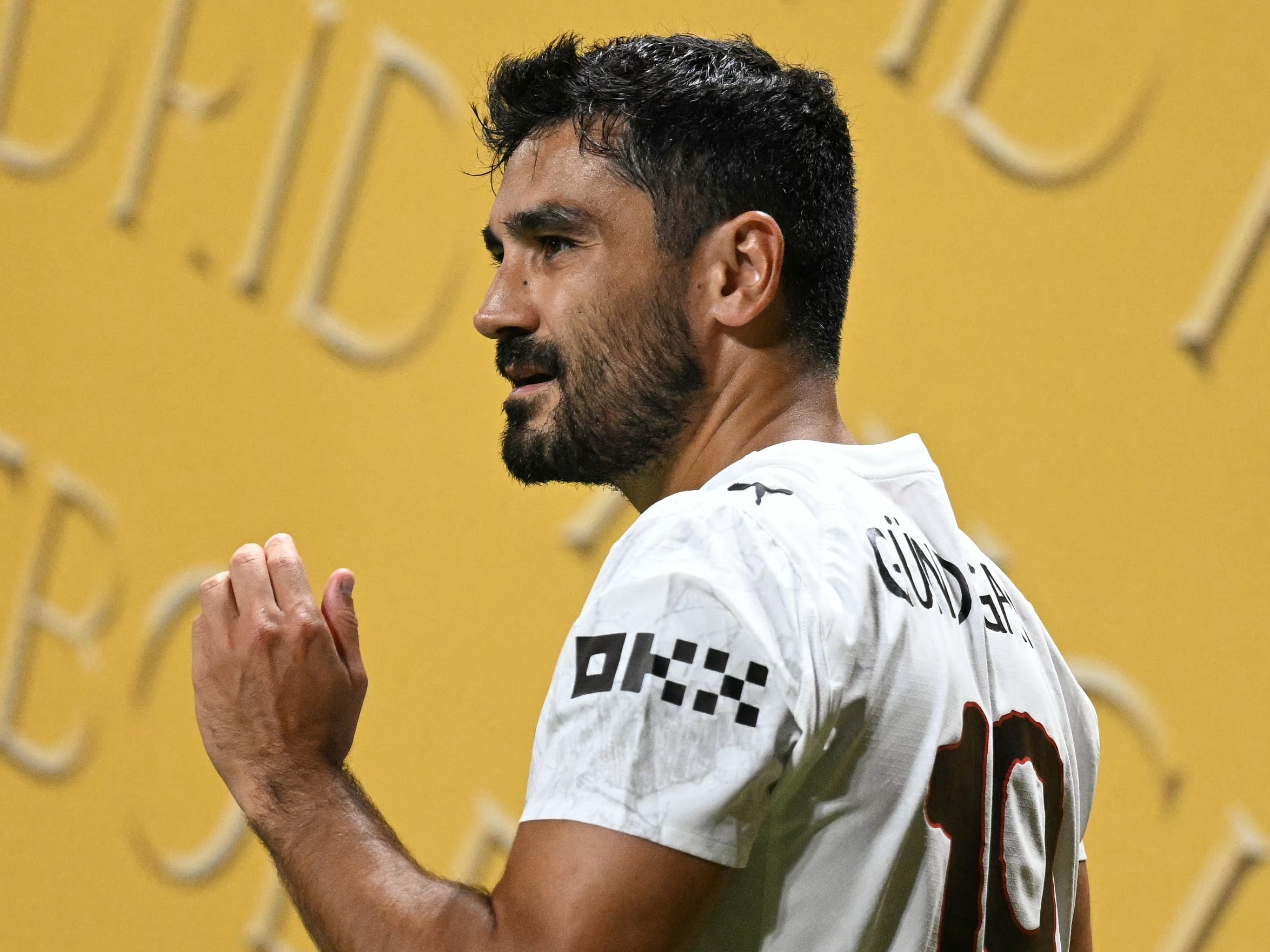 City goleia Al Ain e se prepara para 'final' decisiva na fase de grupos Gundogan balançou as redes duas vezes para os ingleses, que dominaram o jogo em Atlanta (Foto: Chandan Khanna / AFP)