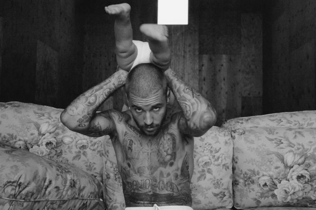 Justin Bieber em foto de divulgação do álbum 'Swag' (Foto: Divulgação)