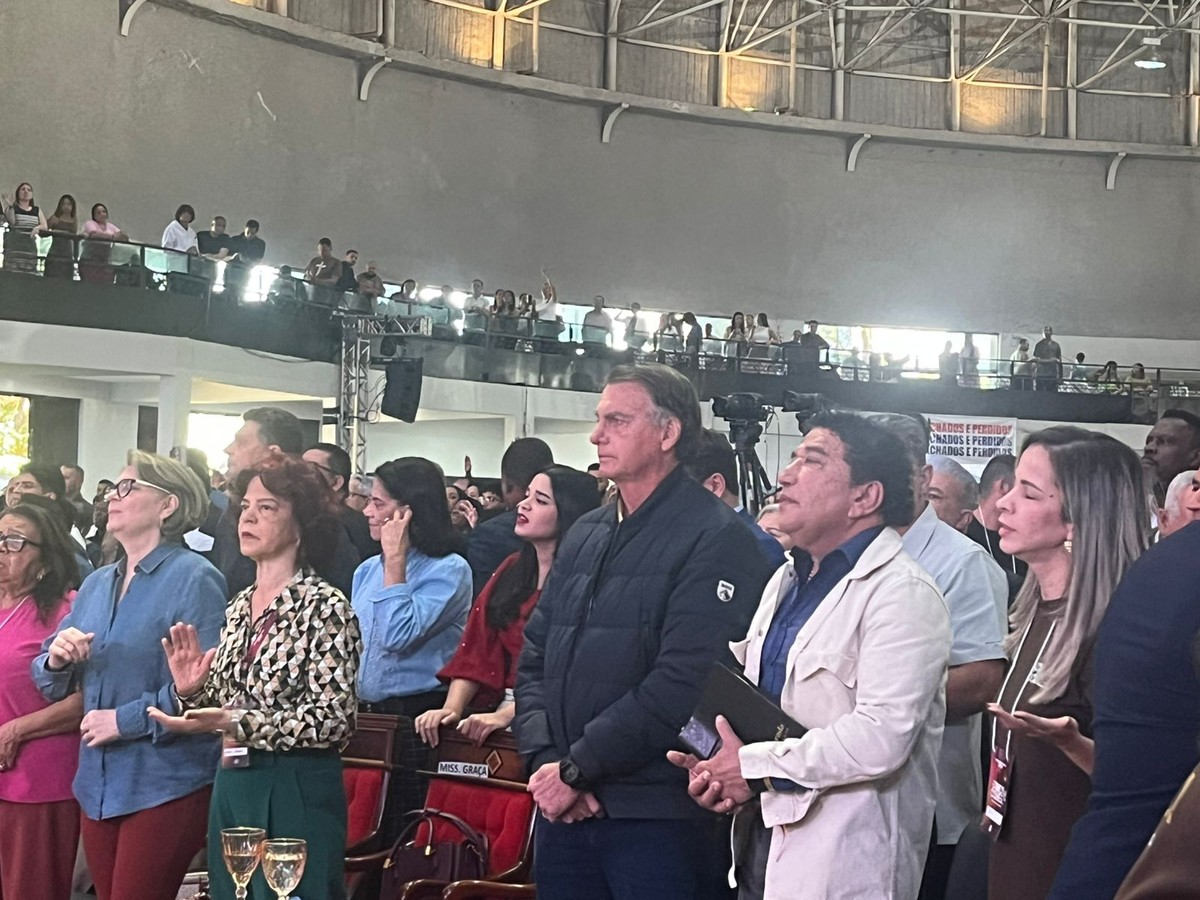 Bolsonaro e Michelle participam de culto em meio a desafios políticos do ex-presidente Bolsonaro participa de culto evangélico em Taguatinga, região administrativa de Brasília (Foto: Luísa Marzullo/OGLOBO)