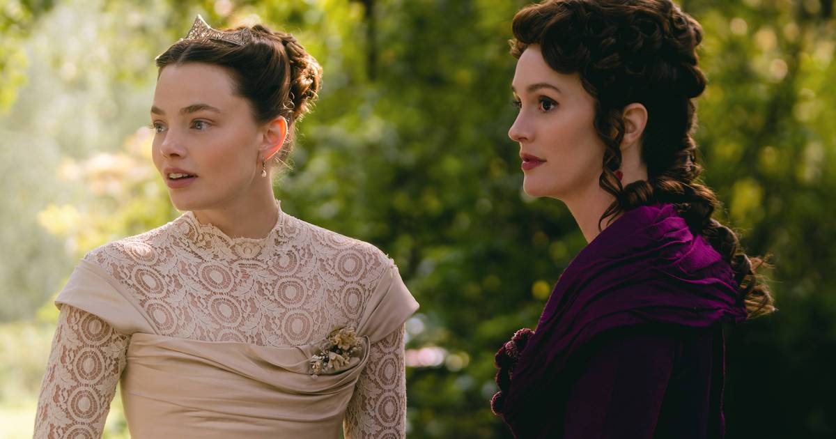 Atriz celebra a presença de Leighton Meester como mãe e revela amor por 'Gossip Girl' Kristine Froseth e Leighton Meester em The Buccaneers (Foto: Reprodução)