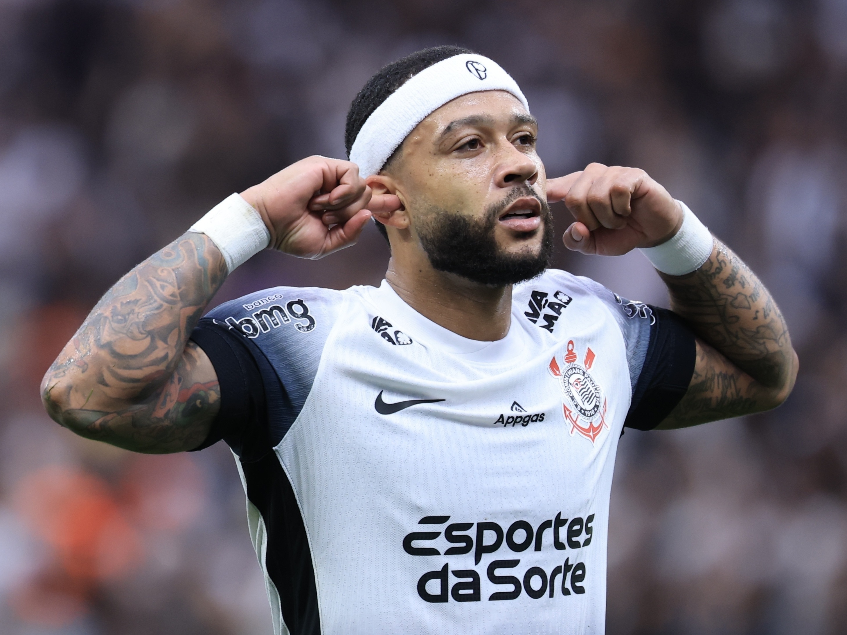 Memphis lança clipe e critica Neto com a música 'Pagando de doido' Memphis enalteceu a trajetória pelo Corinthians em nova música (Foto: Marcello Zambrana/AGIF)