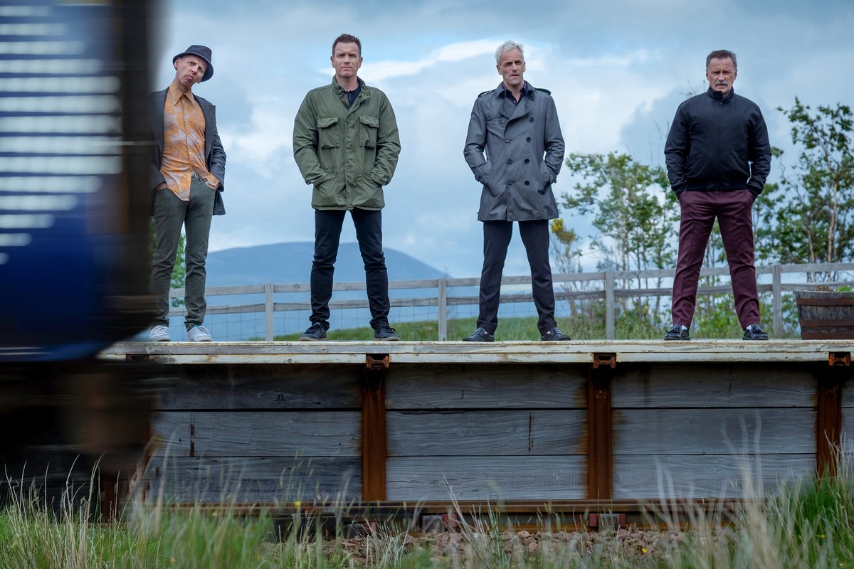 Sequência de 'Trainspotting' é lançada 30 anos após o sucesso do primeiro livro Renton (Ewan McGregor), Spud (Ewen Bremner), Sick Boy (Jonny Lee Miller) e Begbie (Robert Carlyle) — Foto: Divulgação