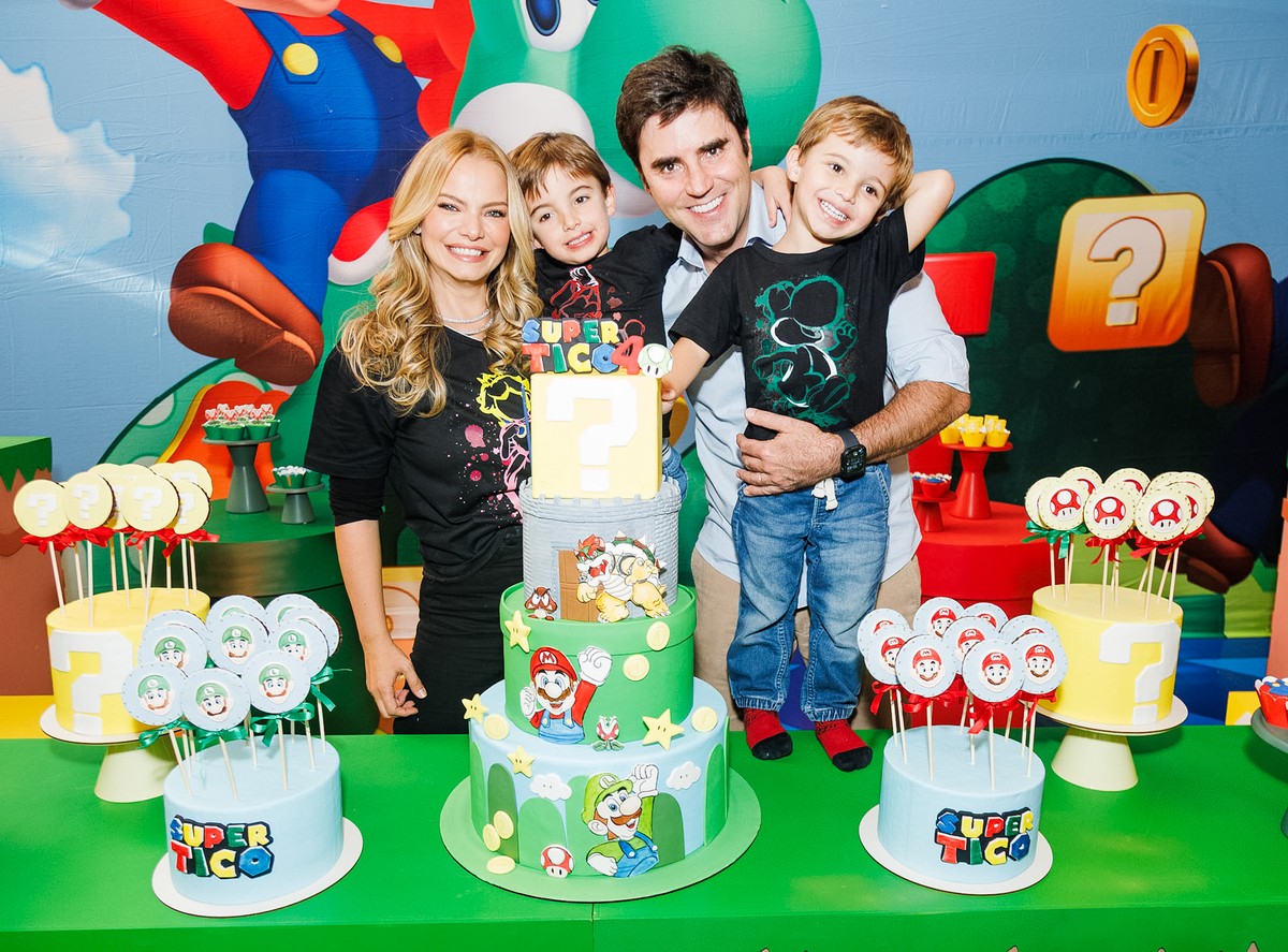 Milena Toscano organiza festa temática para comemorar os 4 anos do filho caçula Milena Toscano e Pedro Ozores comemoram os 4 anos do filho caçula, Francisco (Foto: Clayton Felizardo/Brazil News)