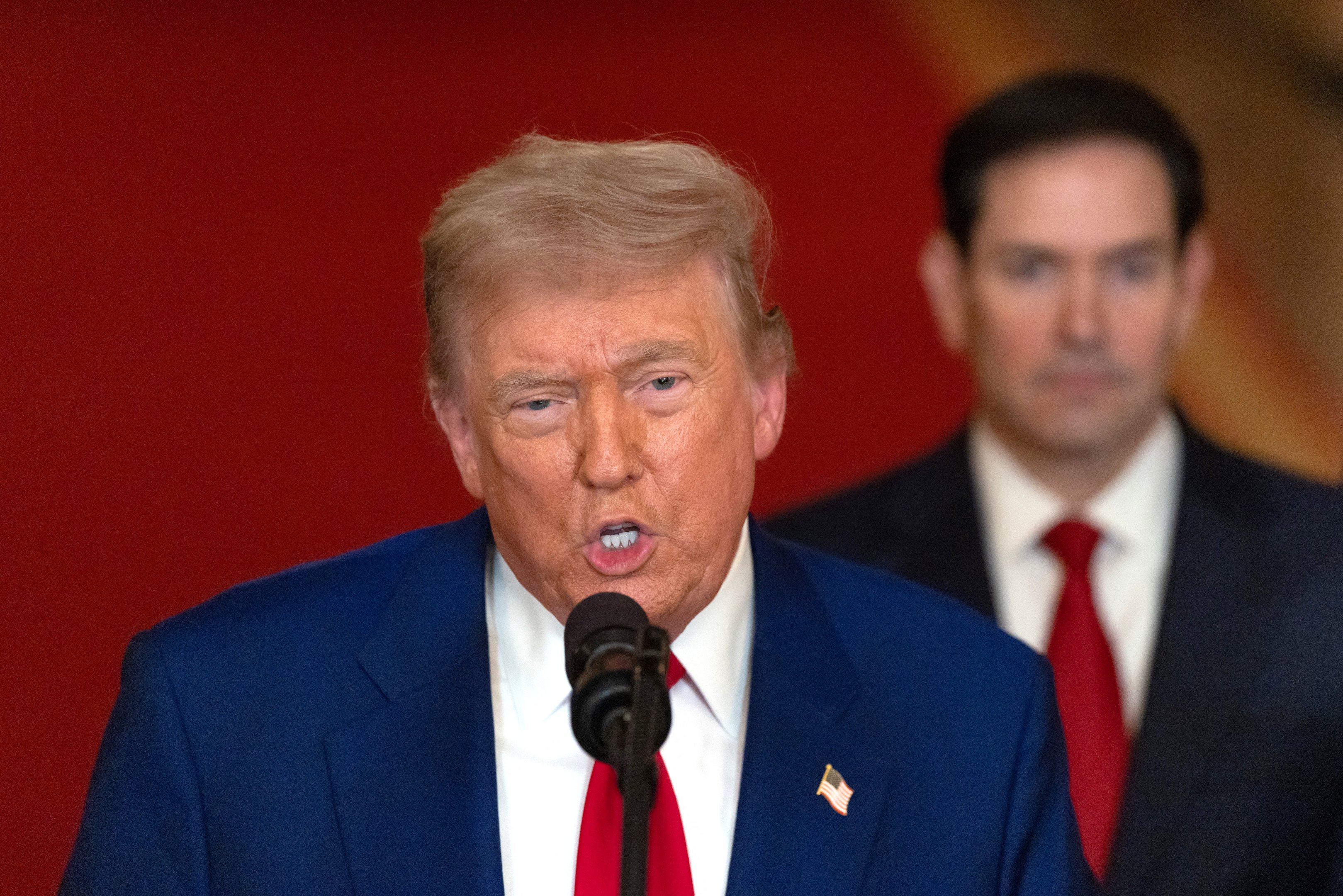 Trump pede que preços do petróleo se mantenham baixos após tensões com o Irã Estados Unidos emitem alerta de segurança mundial (Foto: Reprodução)