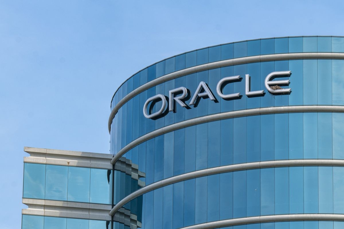 Oracle e OpenAI ampliam parceria com novos centros de dados nos Estados Unidos Parceria entre OpenAI, Oracle e outras gigantes avança com projetos bilionários e novos centros de dados em diversos estados dos EUA (Foto: Bloomberg)
