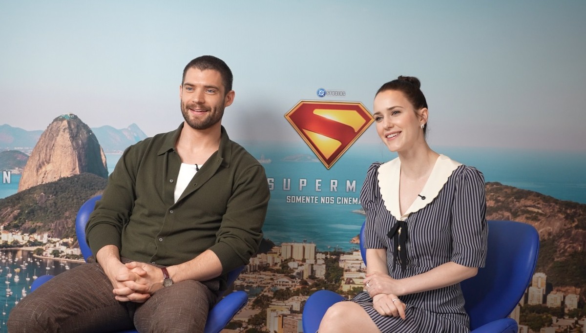 David Corenswet se inspira em fisiculturistas e pilotos para viver Superman David Corenswet e Rachel Brosnahan em entrevista ao GLOBO sobre 'Superman' (Foto: Reprodução)