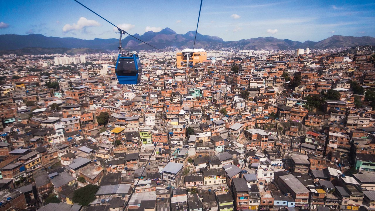 ESTÁ DOMINADO - Complexo do Alemão: o reduto estratégico do CV, que controla dois terços das favelas do Rio (Foto: Dario Oliveira/Codigo19/Folhapress)
