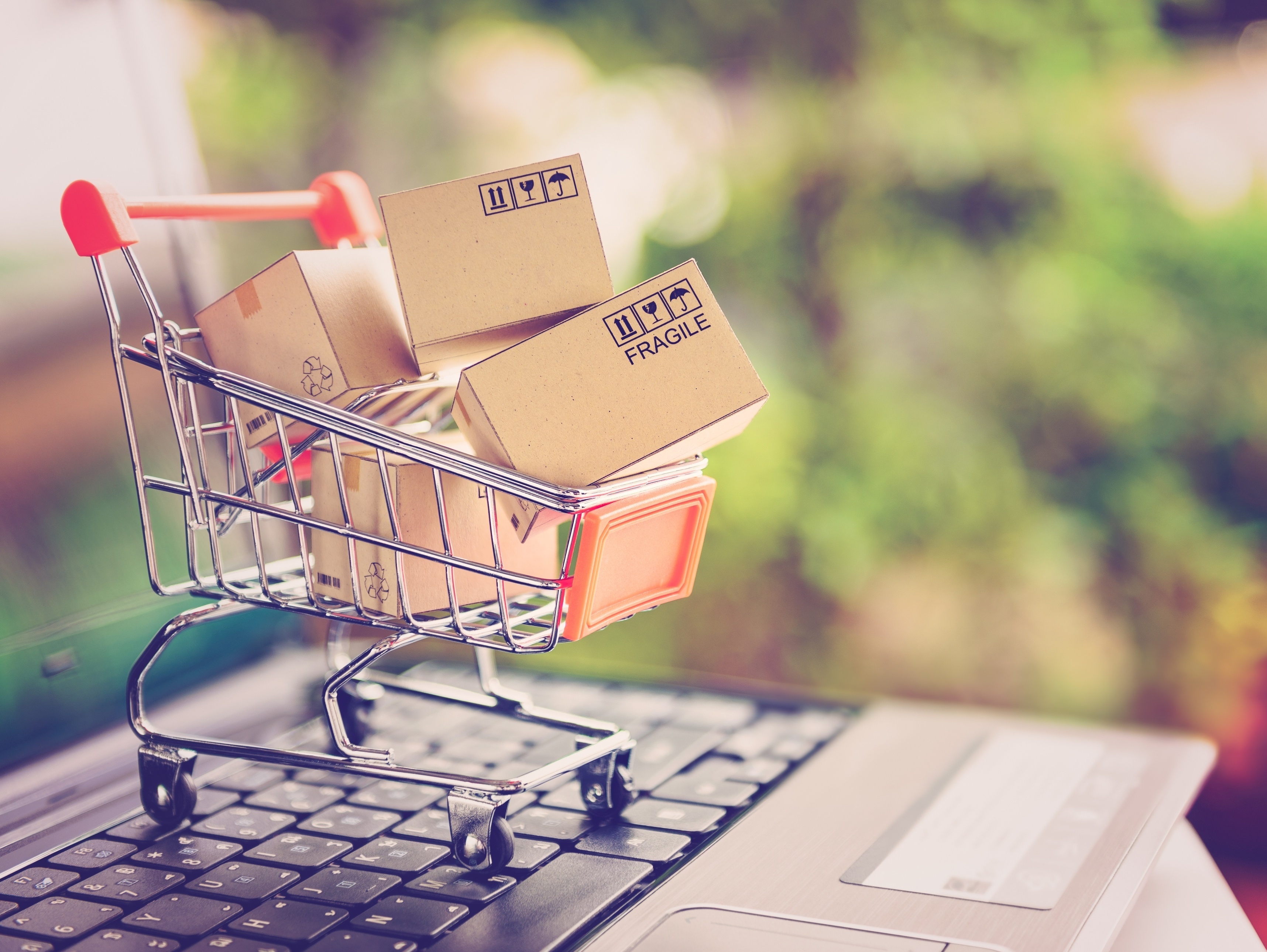 Descontos de até 43% em produtos como Alexa, celulares e TVs atraem consumidores Descontos de até 43% em produtos como Alexa, celulares e TVs atraem consumidores