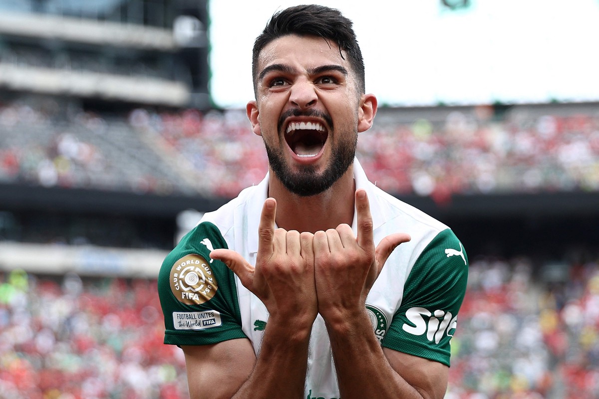 Palmeiras brilha no Mundial e vence Al Ahly com grande atuação de Abel Ferreira Flaco López comemora o segundo gol do Palmeiras na vitória sobre o Al Ahly (Foto: FRANCK FIFE / AFP)