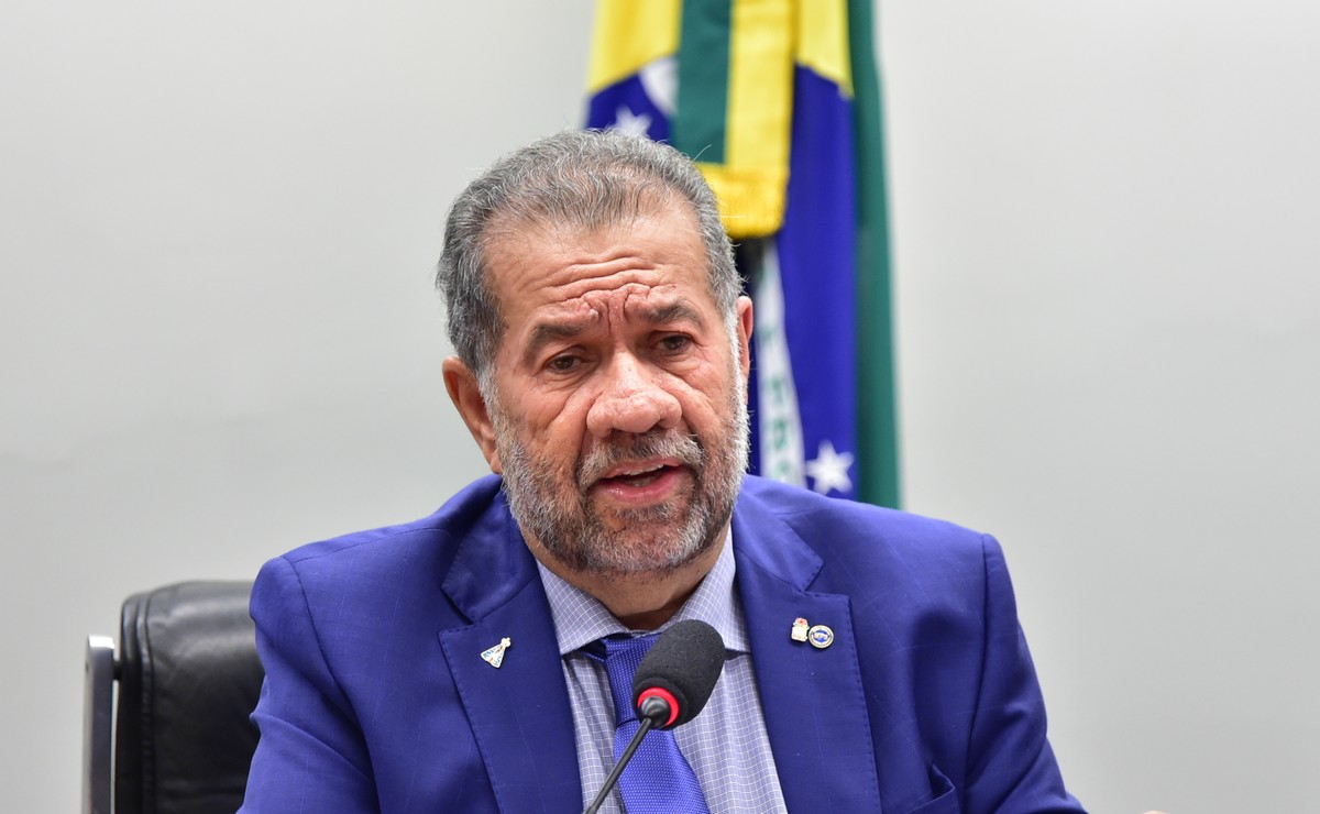 Carlos Lupi: ex-ministro travou em avião (Foto: Zeca Ribeiro/Câmara dos Deputados)