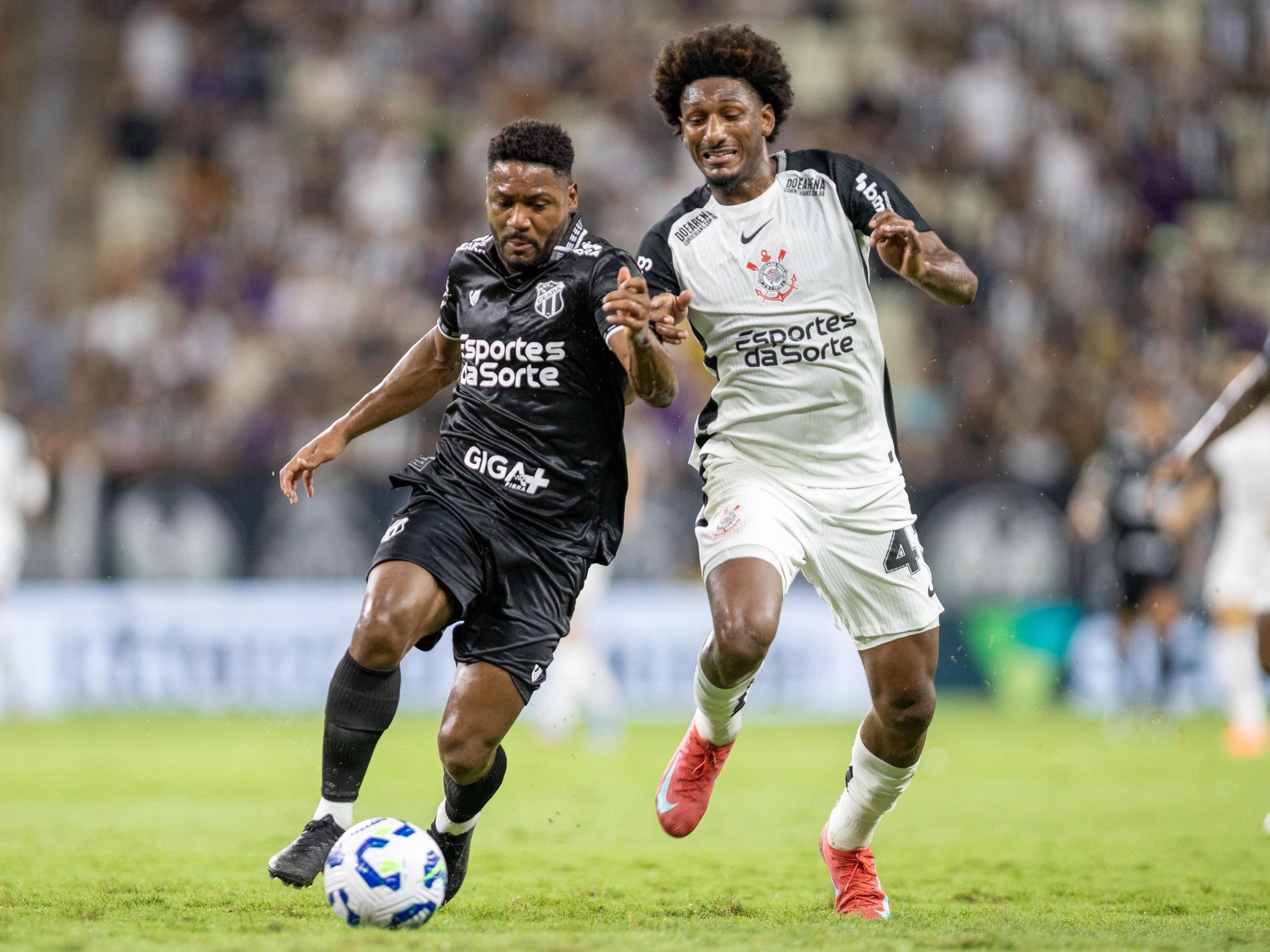 Corinthians vence com gol de Magno e garante vitória importante na competição Talles Magno em ação durante Ceará x Corinthians, duelo do Brasileirão (Foto: Baggio Rodrigues/AGIF)