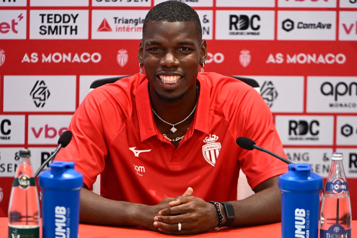 Pogba é apresentado pelo Mônaco e sonha em retornar à seleção francesa Paul Pogba é apresentado no Mônaco (Foto: AFP)