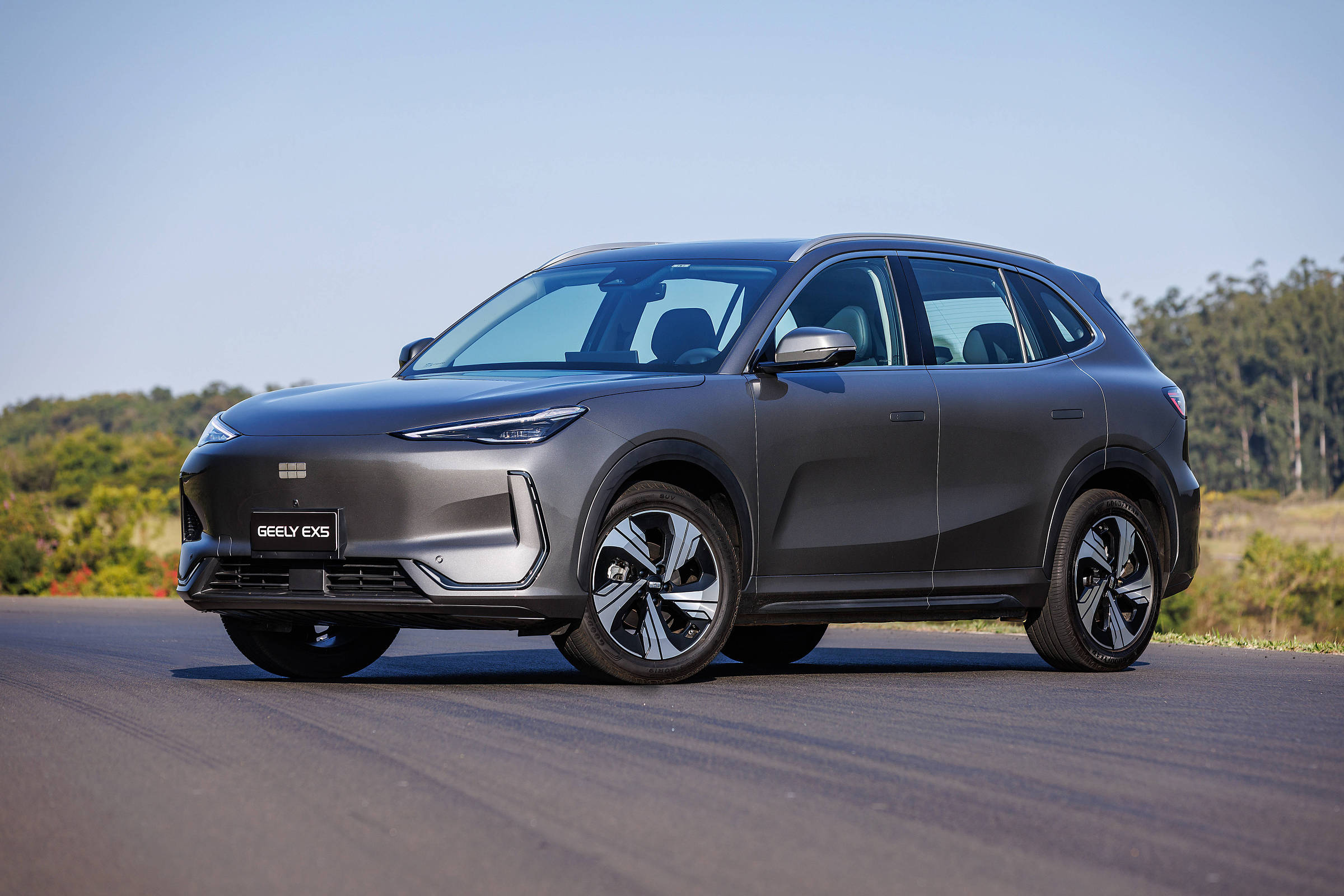 Geely EX5 chega ao Brasil por meio de parceria da fabricante chinesa com a francesa Renault (Foto: Rodolfo Buhrer/Divulgação)