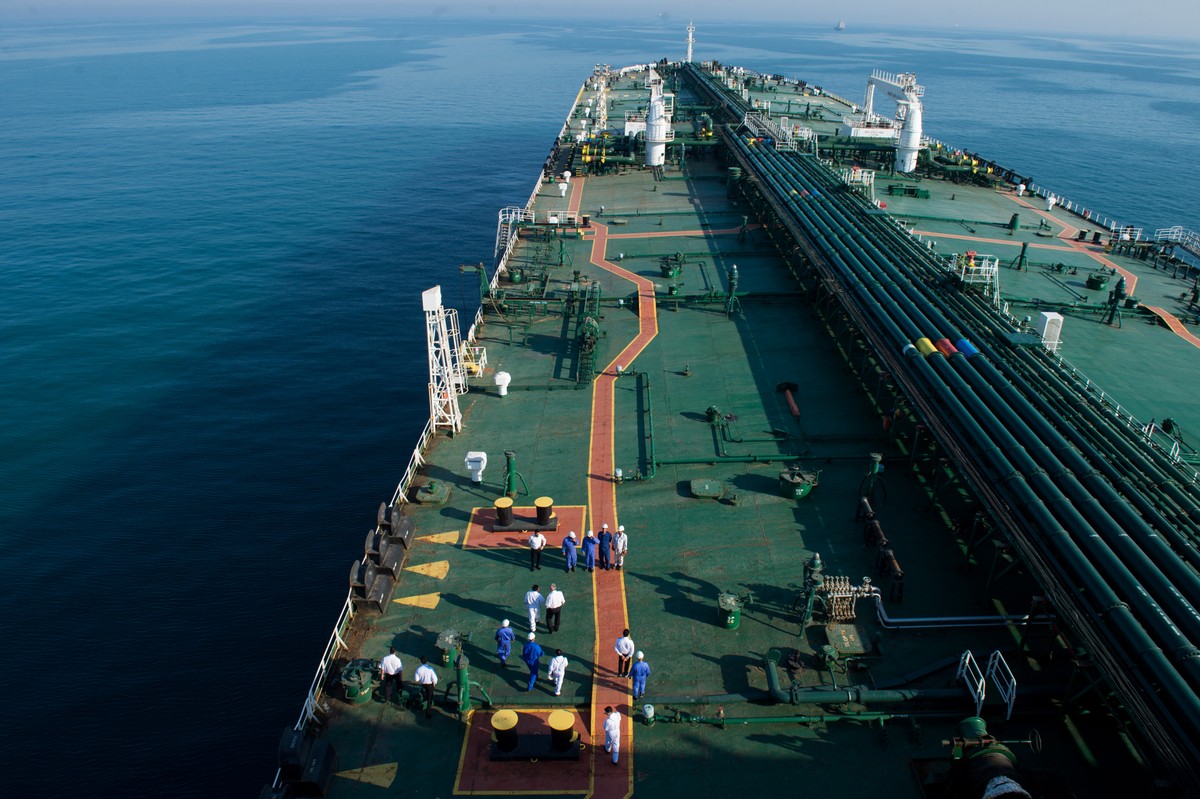 Ataques dos EUA ao Irã elevam tensões e alertam mercado de petróleo sobre alta Expectativa é de que a alta dos preços seja retomada na segunda-feira, depois que a ofensiva dos EUA elevou dramaticamente as tensões em uma região responsável por um terço da produção global de petróleo (Foto: Ali Mohammadi/Bloomberg)