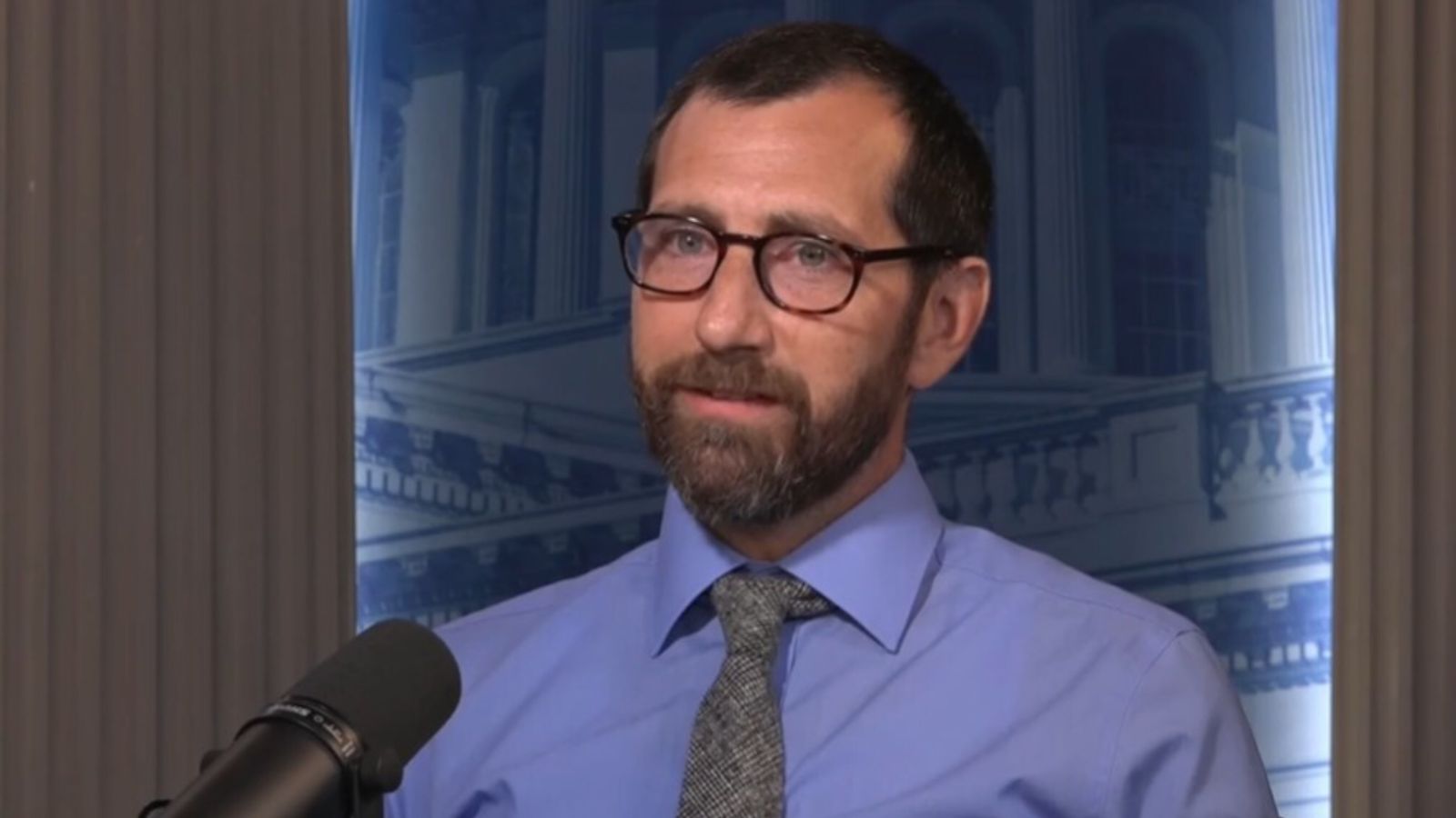 Pastor é demitido de biblioteca por recusar uso de pronomes de gênero Luke Ash. (Foto: Reprodução/YouTube/Tony Perkins)
