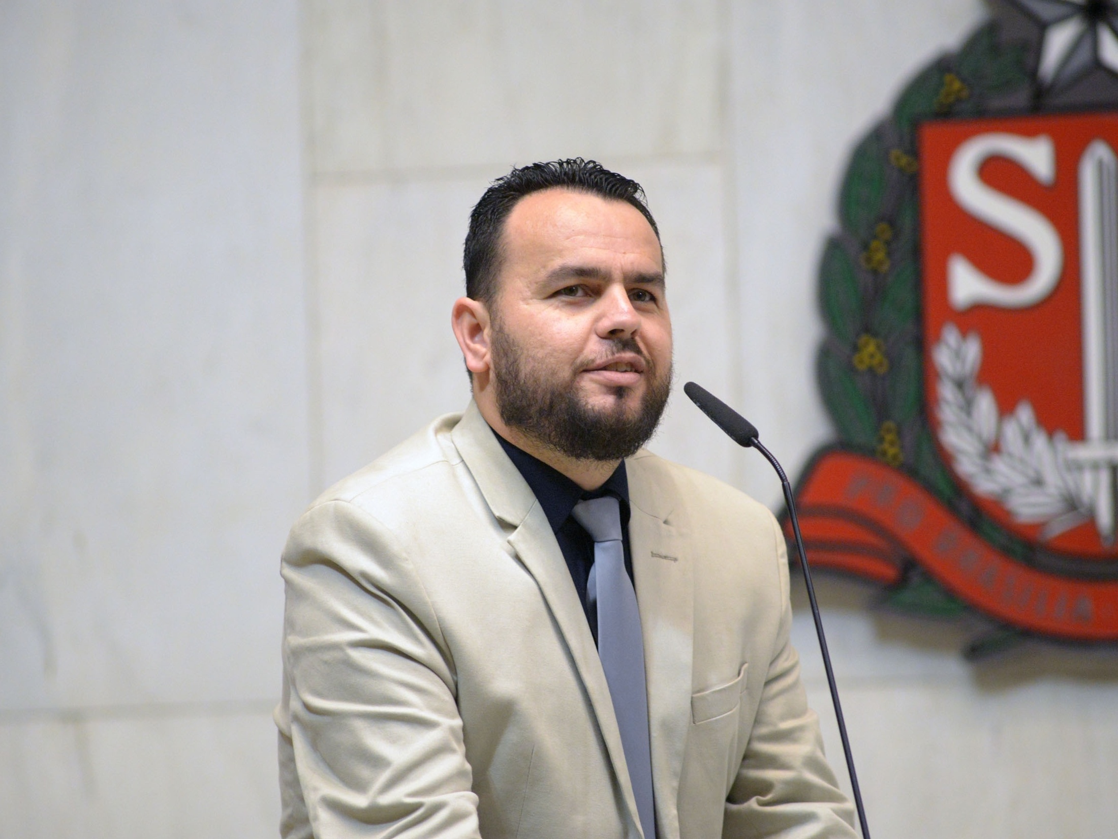 Bolsonarista critica veto de Tarcísio a lei que afeta estupradores Bolsonarista, o deputado Gil Diniz (PL-SP) criticou o veto de Tarcísio (Foto: José Antonio Teixeira/Alesp)