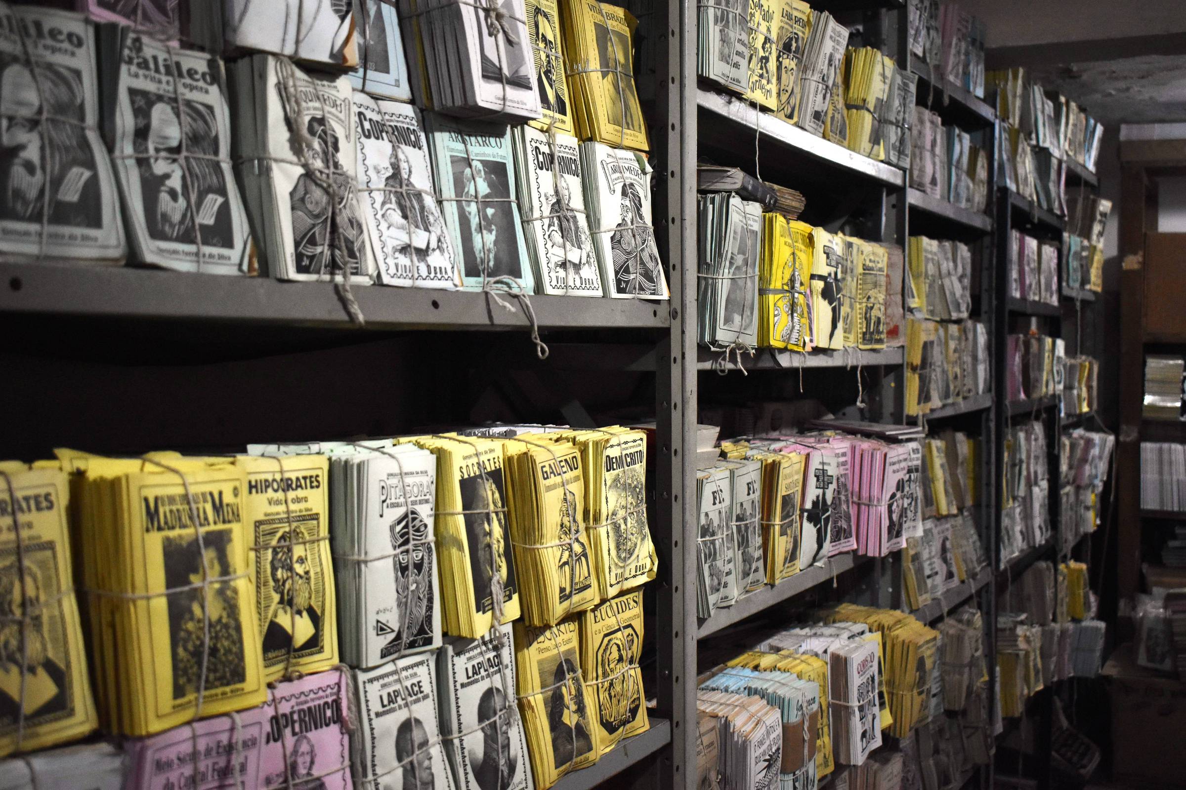 Cordel ganha reconhecimento e inaugura Academia em Santa Teresa, Rio de Janeiro Folhetos de cordel do acervo da Academia Brasileira de Literatura de Cordel, em Santa Teresa, no centro do Rio (Foto: Giovana Kebian - 02.maio.2025/Folhapress)