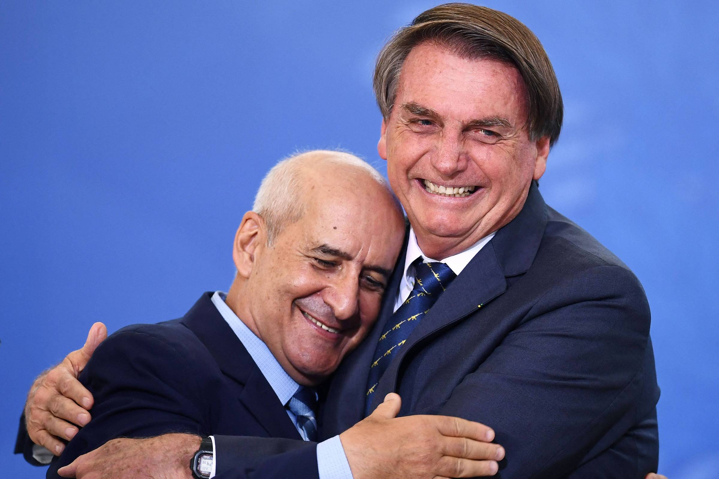 General Ramos desaparece de Brasília após decisão do STF em seu favor O general Luiz Eduardo Ramos, ao lado da esposa, adotou novo visual após deixar governo Bolsonaro (Foto: Arquivo pessoal)