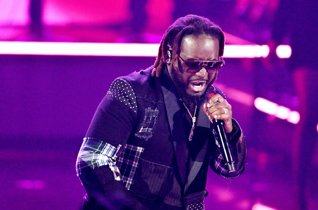 T-Pain lamenta morte de Ozzy Osbourne e agradece elogios à sua versão de 'War Pigs' T-Pain está reagindo à morte de Ozzy Osbourne ao compartilhar novamente o elogio do roqueiro à sua versão de "War Pigs". (Foto: Reprodução)