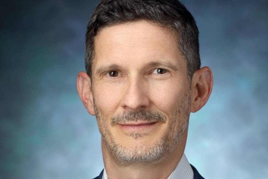Brasil deve elevar impostos sobre fumo, cerveja e cachaça, sugere especialista Jeffrey Drope, professor pesquisador na Escola de Saúde Pública Johns Hopkins Bloomberg, diretor do projeto de pesquisa Economia para a Saúde (anteriormente Tobacconomics) e editor do Projeto Atlas do Tabaco (Foto: Divulgação/Universidade Johns Hopkins)