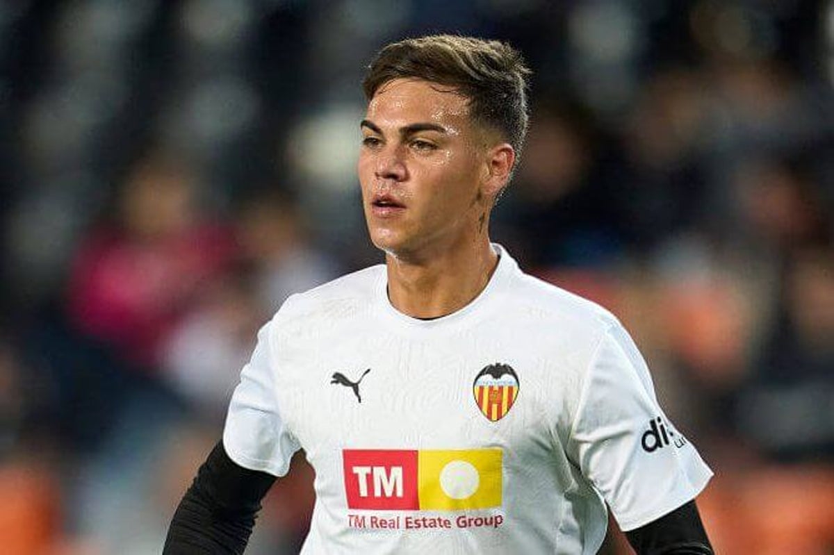 Aston Villa acerta venda de Enzo Barrenechea ao Benfica por €15 milhões Aston Villa acerta venda de Enzo Barrenechea ao Benfica por €15 milhões