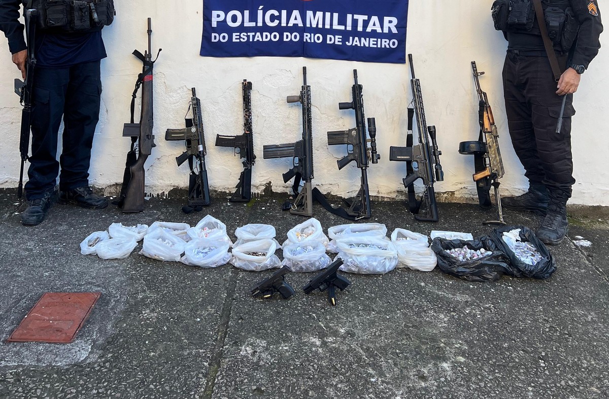 Fuzis apreendidos em Caxias nesta segunda-feira (Foto: Divulgação)