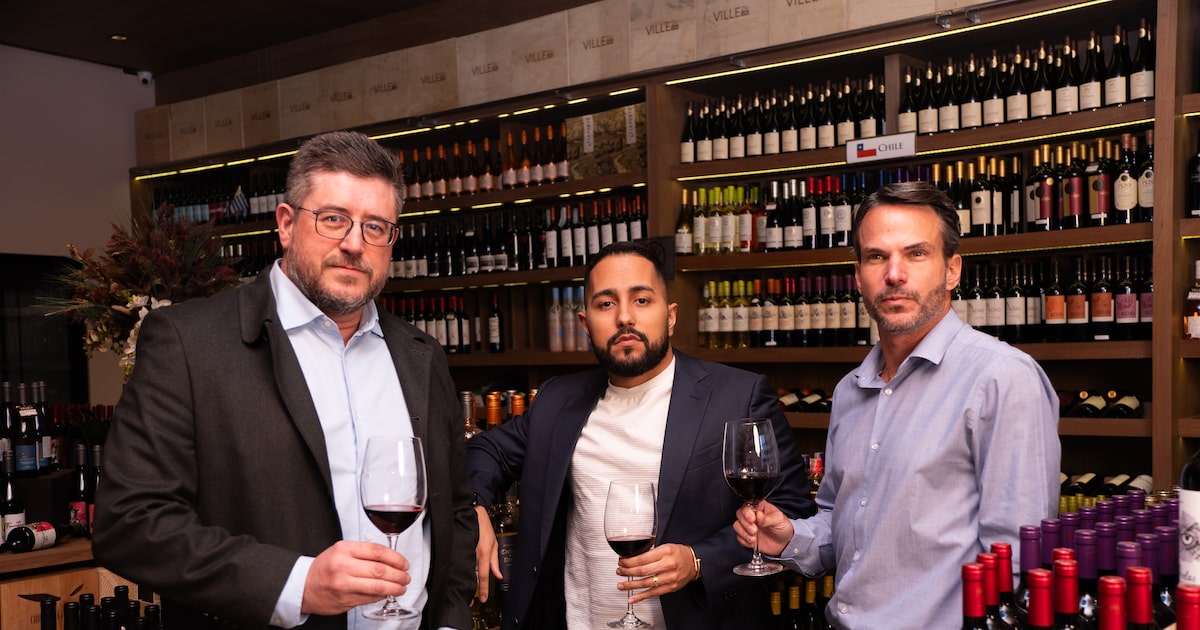Ex-Evino lidera importadora capixaba de vinhos Vila Porto em nova fase Os diretores comerciais Israel Ourique e João Pedro Campos, da Vila Porto, e o diretor-geral Ari Gorenstein (da esquerda para a direita) (Foto: Vila Porto/Divulgação)
