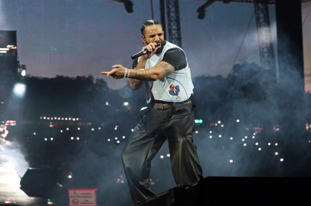 Drake emociona fãs com tributo especial na terceira noite do Wireless Festival 2025 Os melhores momentos da final de Drake no Wireless Festival, que terminou no domingo, 13 de julho, em Londres. (Foto: Reprodução)