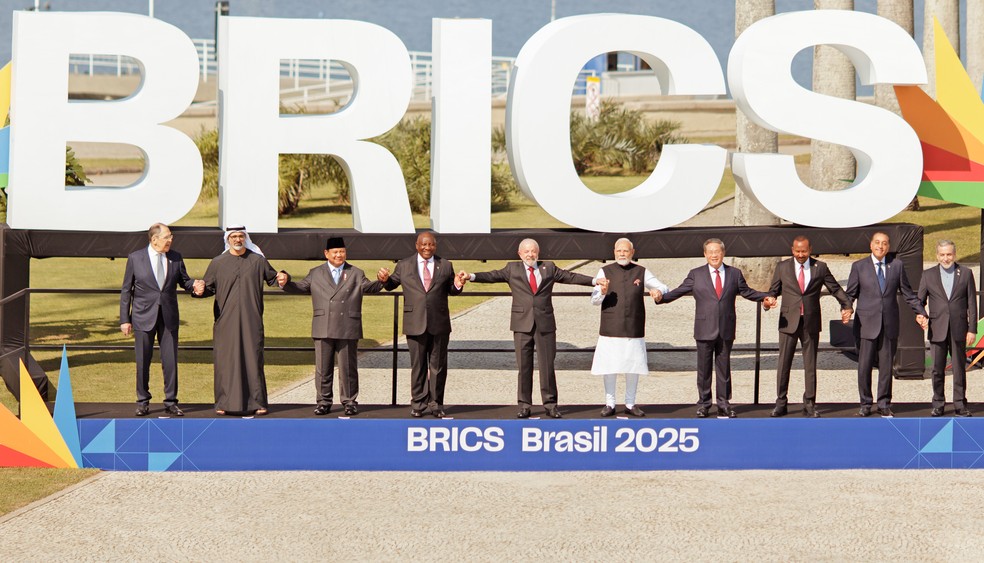 Brics apresenta foto de família incompleta e revela ausências importantes Foto de família da 17ª Cúpula do Brics, no Rio de Janeiro (Foto: Isabela Castilho | BRICS Brasil)