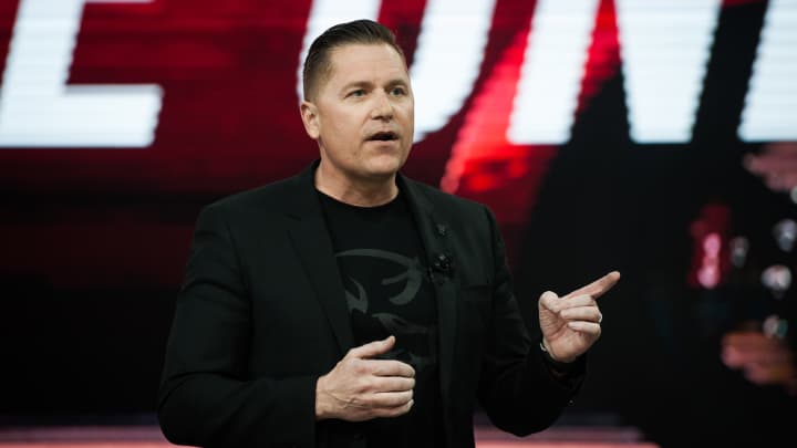 Tim Kuniskis, chefe das marcas de carros de passageiros da NAFTA para a Fiat Chrysler Automobiles NV, fala durante a revelação do veículo esportivo Fiat Chrysler 2018 Dodge Challenger SRT Demon antes do Salão Internacional do Automóvel de Nova York (NYIAS) em Nova York, EUA, na terça-feira, 11 de abril de 2017. (Foto: Mark Kauzlarich | Bloomberg | Getty Images)