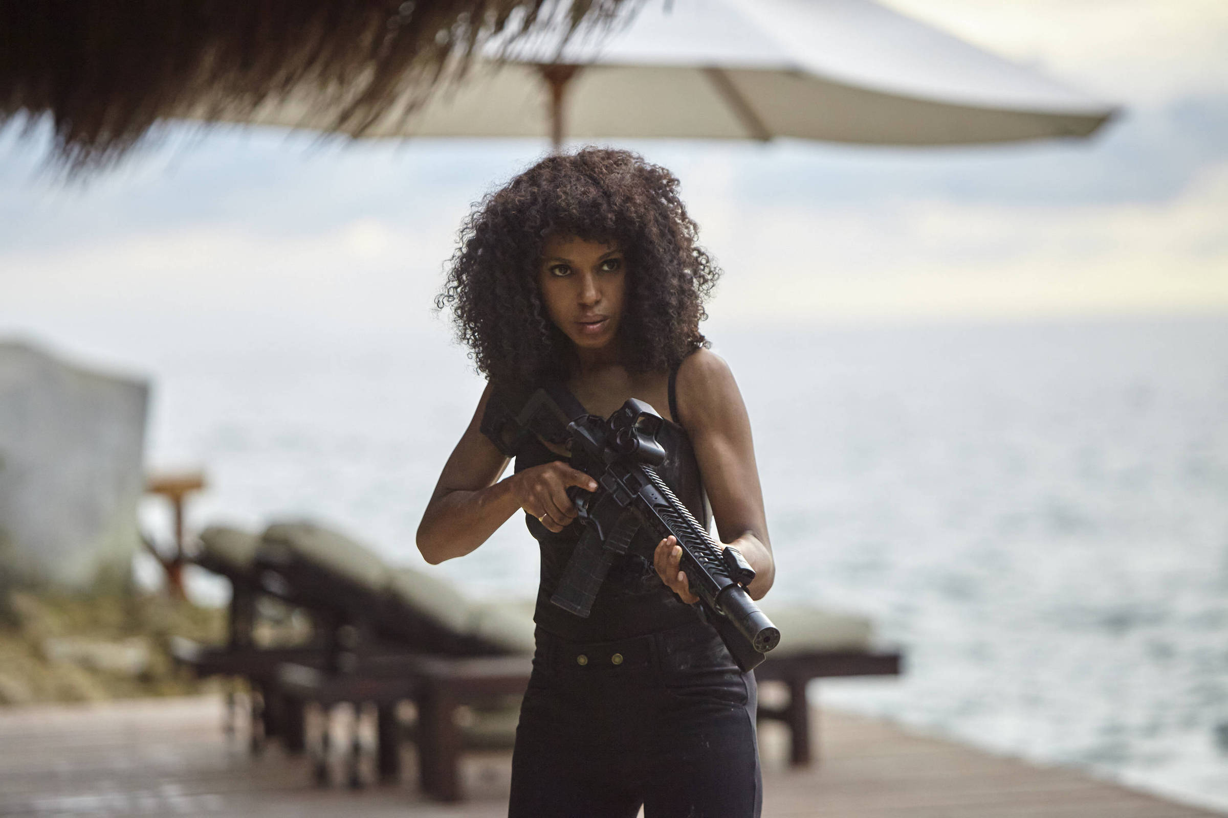 'Shadow Force' é um filme que une espionagem e laços familiares, afirma Kerry Washington Kerry Washington como Syrah em cena do filme 'Shadow Force: Sentença de Morte' (Foto: Juan Pablo Gutierrez/Lionsgate/Divulgação)