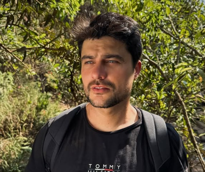 Ex-galã da TV Globo surpreende com mudança radical de visual e gera polêmica Ator Guilherme Leicam (Foto: Reprodução)