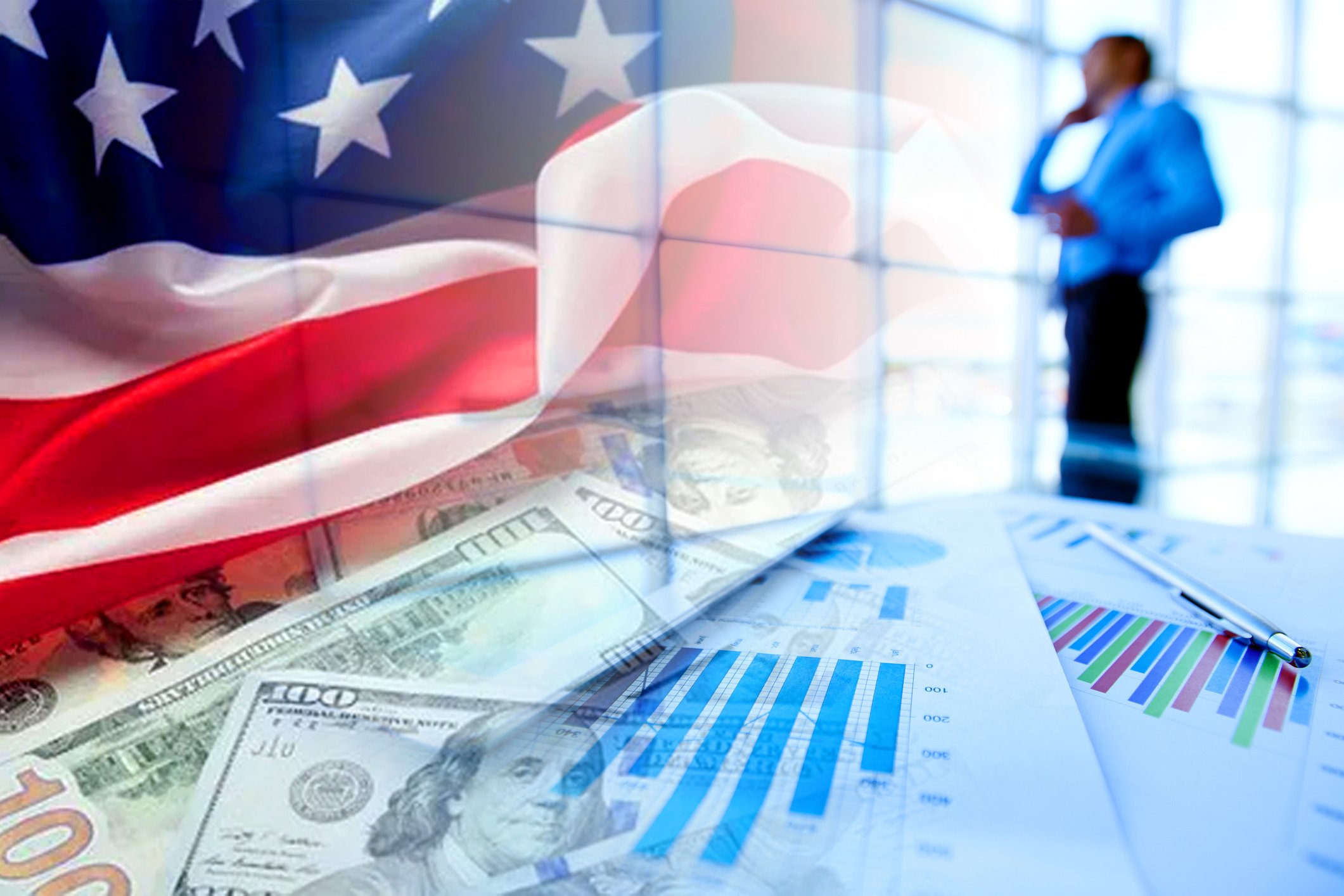 Bandeira dos EUA e empresário (economia, dinheiro, negócios, finanças, crise, sucesso, desvalorização, inflação) (Foto: Javier Ghersi/Getty Images)