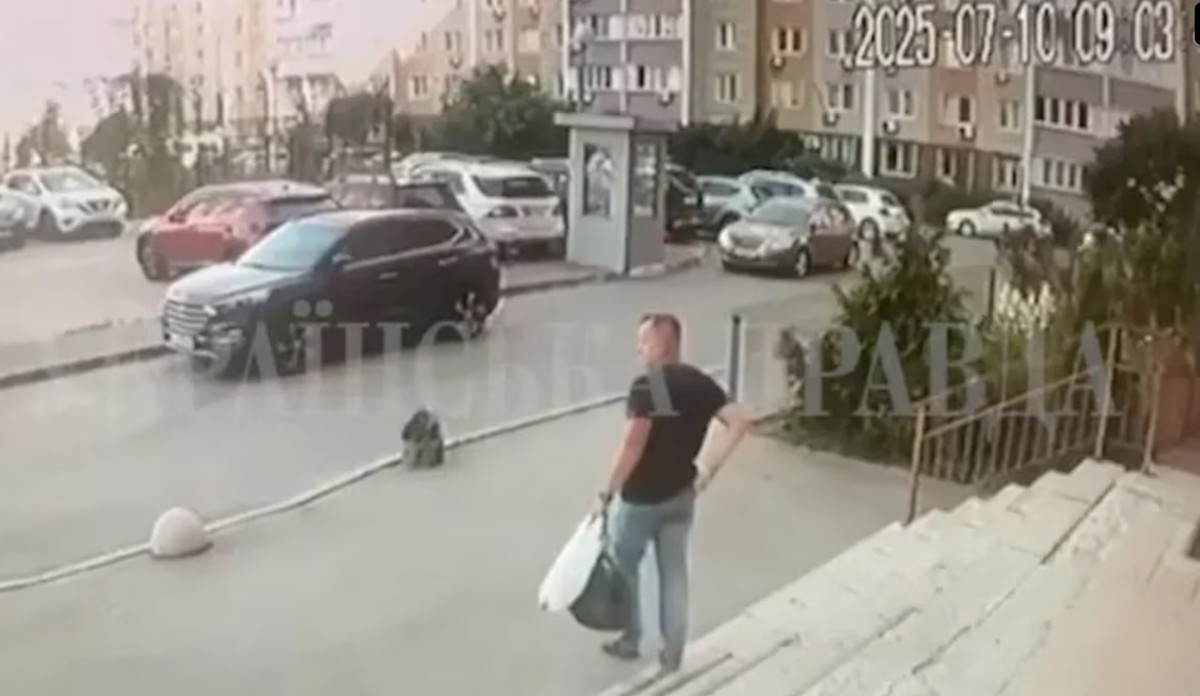Ucrânia elimina agentes russos suspeitos de assassinar coronel em Kiev Imagens de segurança captaram assassinato de Voronych em Kiev (Foto: Ukrainska Pravda/Reprodução)