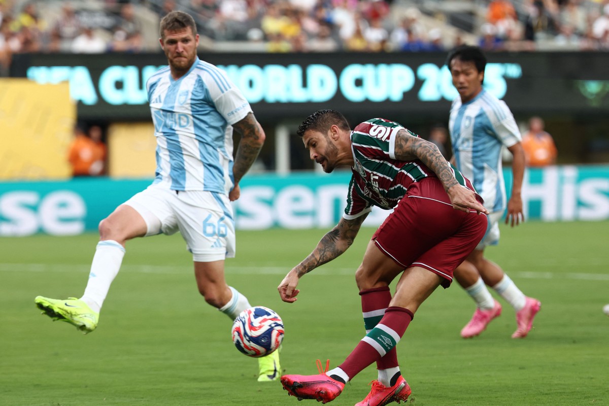 Fluminense se prepara para duelo decisivo contra Mamelodi Sundowns no Mundial de Clubes Everaldo conta com respaldo do técnico Renato Gaúcho — Foto: FRANCK FIFE / AFP