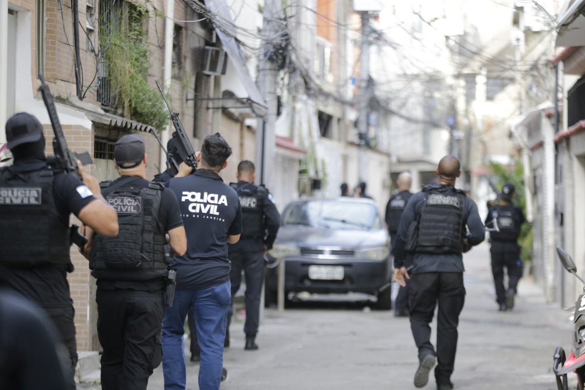 Câmara prioriza votação da PEC voltada para a segurança pública Operação policial no Rio (Foto: Domingos Peixoto / Agência O Globo)