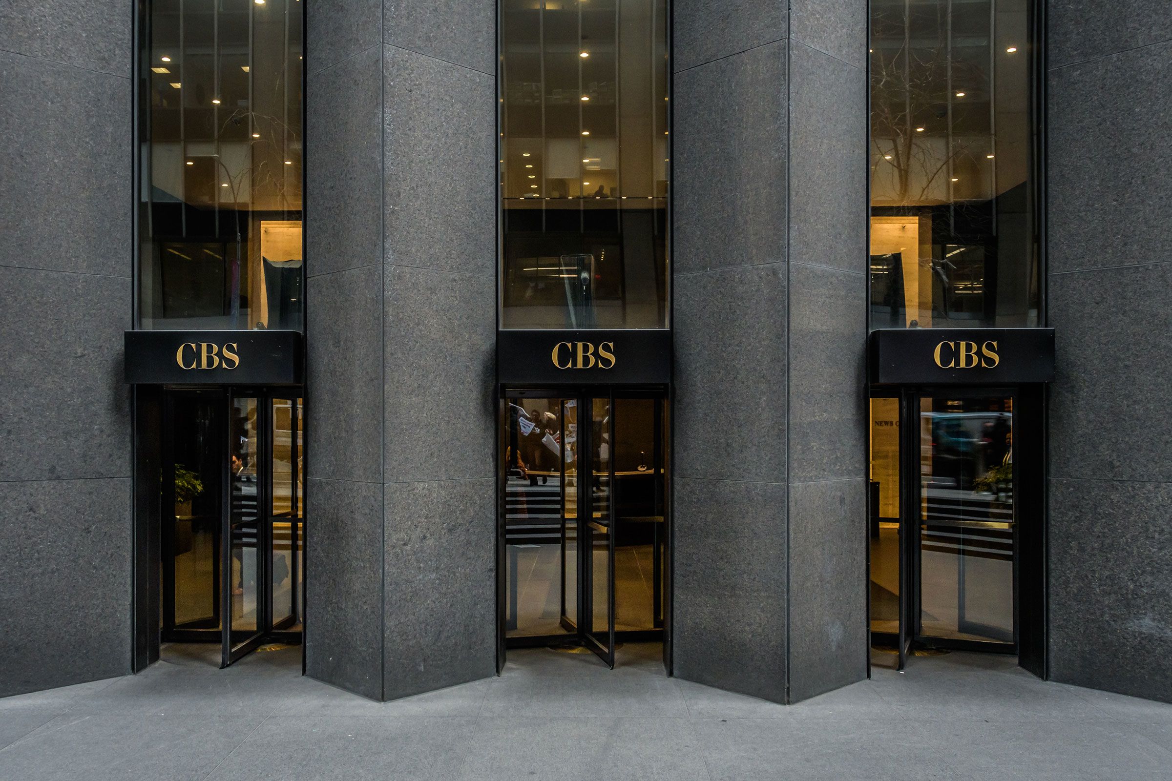 Funcionários da CBS News expressam preocupações após acordo com Trump Erik McGregor/LightRocket/Getty Images/File