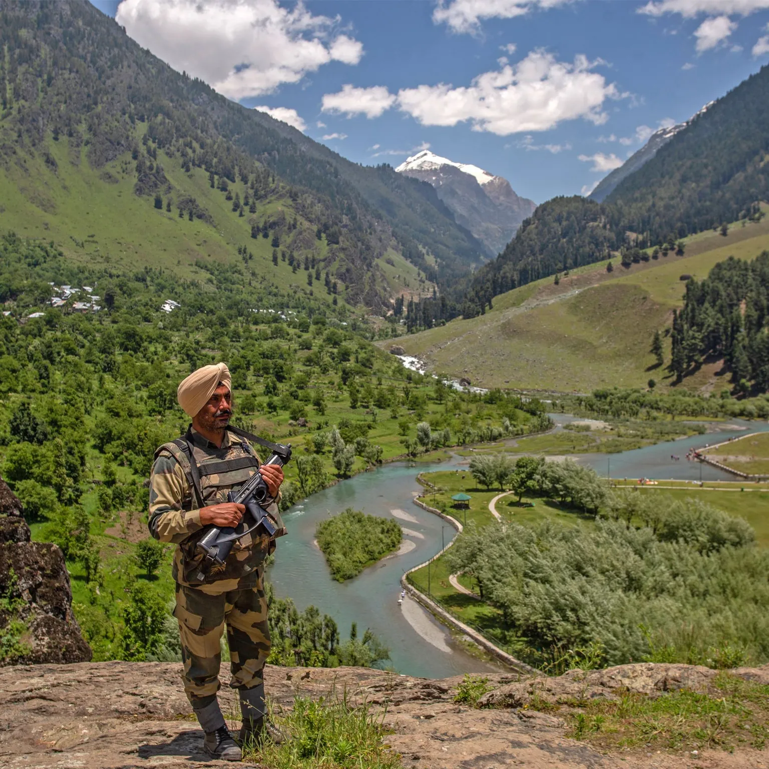 Kashmir vive beleza e brutalidade em meio a onda de assassinatos Kashmir vive beleza e brutalidade em meio a onda de assassinatos