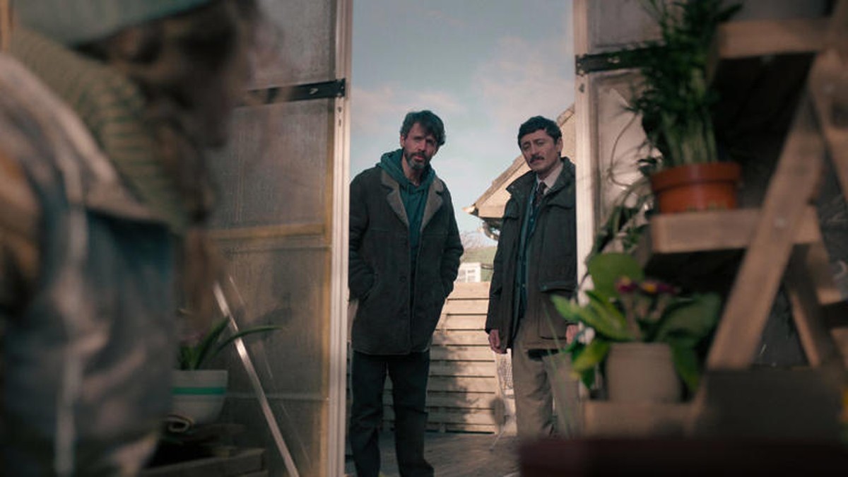 Matthew Goode e Alexej Manvelov em 'Dept Q' (Foto: Divulgação)